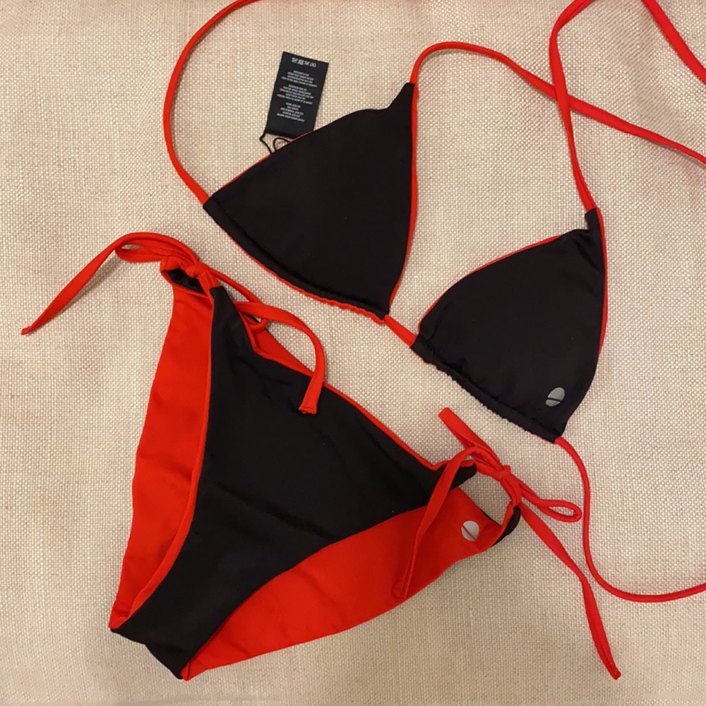 Red/black reversible triangle bikini - Picture 5 of 6